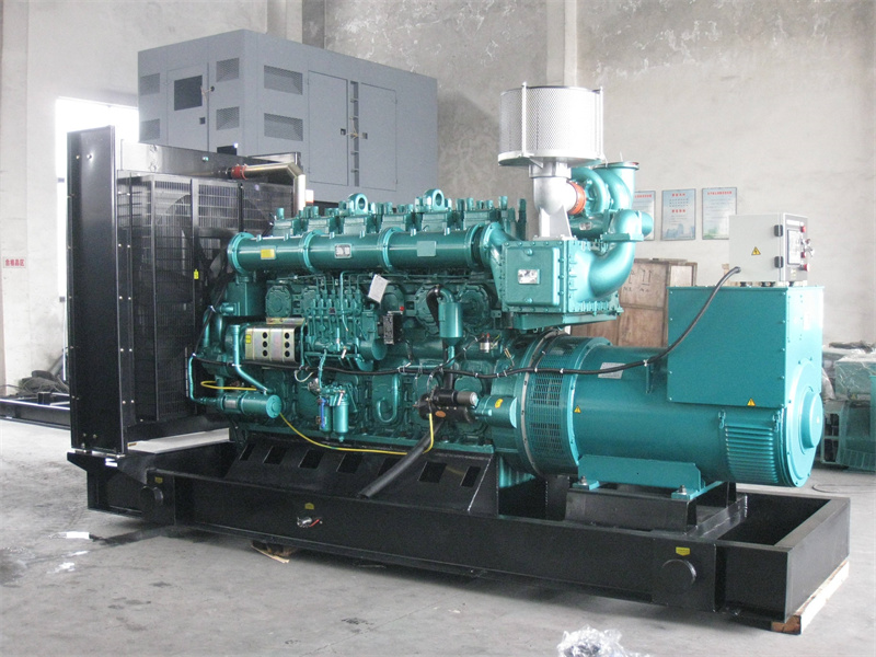 桂平200KW 柴油发电机的油耗是多少？